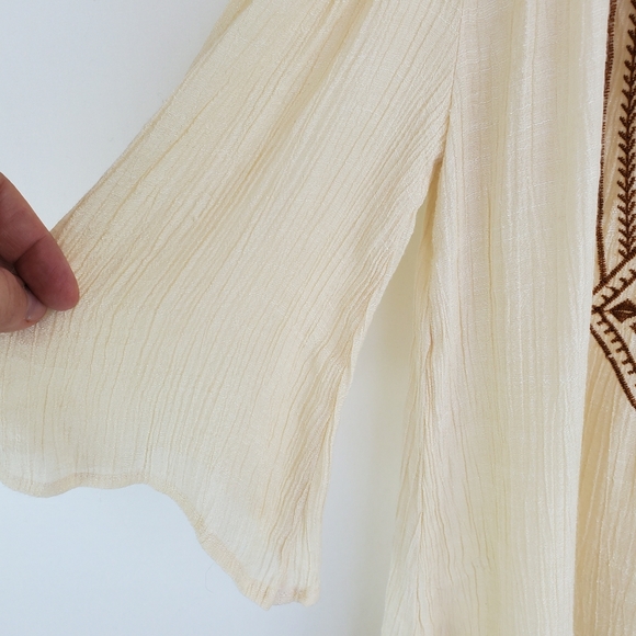 MINE small off the shoulder top - Picture 4 of 9